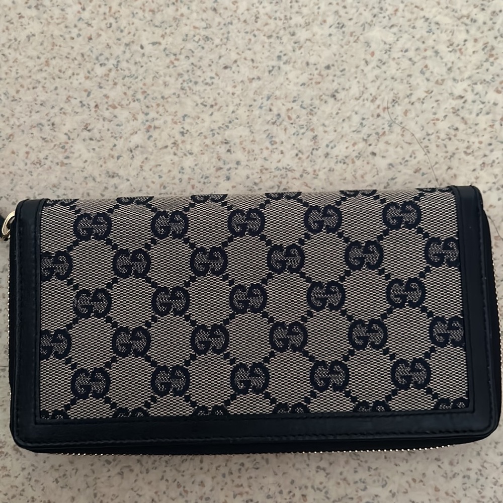 Authentic Gucci Monogram Wallet - Picture 6 of 9